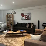 Dans Maison Du Xviᵉ Siecle, A Ferrand Petit Dejeuner Et Menage Inclus Apartment *