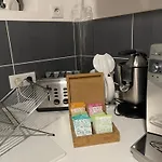 Apartment Dans Maison Du Xviᵉ Siecle, A Ferrand Petit Dejeuner Et Menage Inclus
