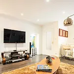 Apartment Dans Maison Du Xviᵉ Siecle, A Ferrand Petit Dejeuner Et Menage Inclus