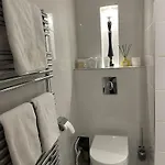 Appartement Dans Maison Du Xviᵉ Siecle, A Clermont Ferrand Petit Dejeuner Et Menage Inclus