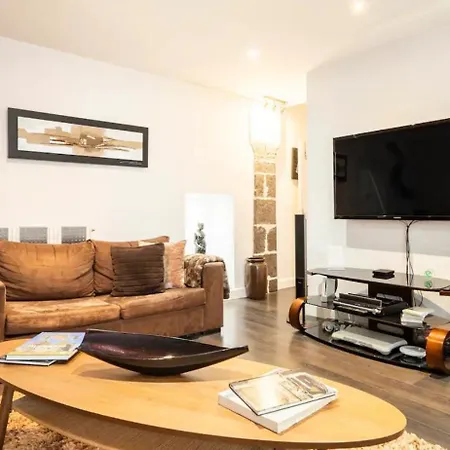 Dans Maison Du Xviᵉ Siècle Petit Déjeuner Et Ménage Inclus Aucun Frais Caché Appartement